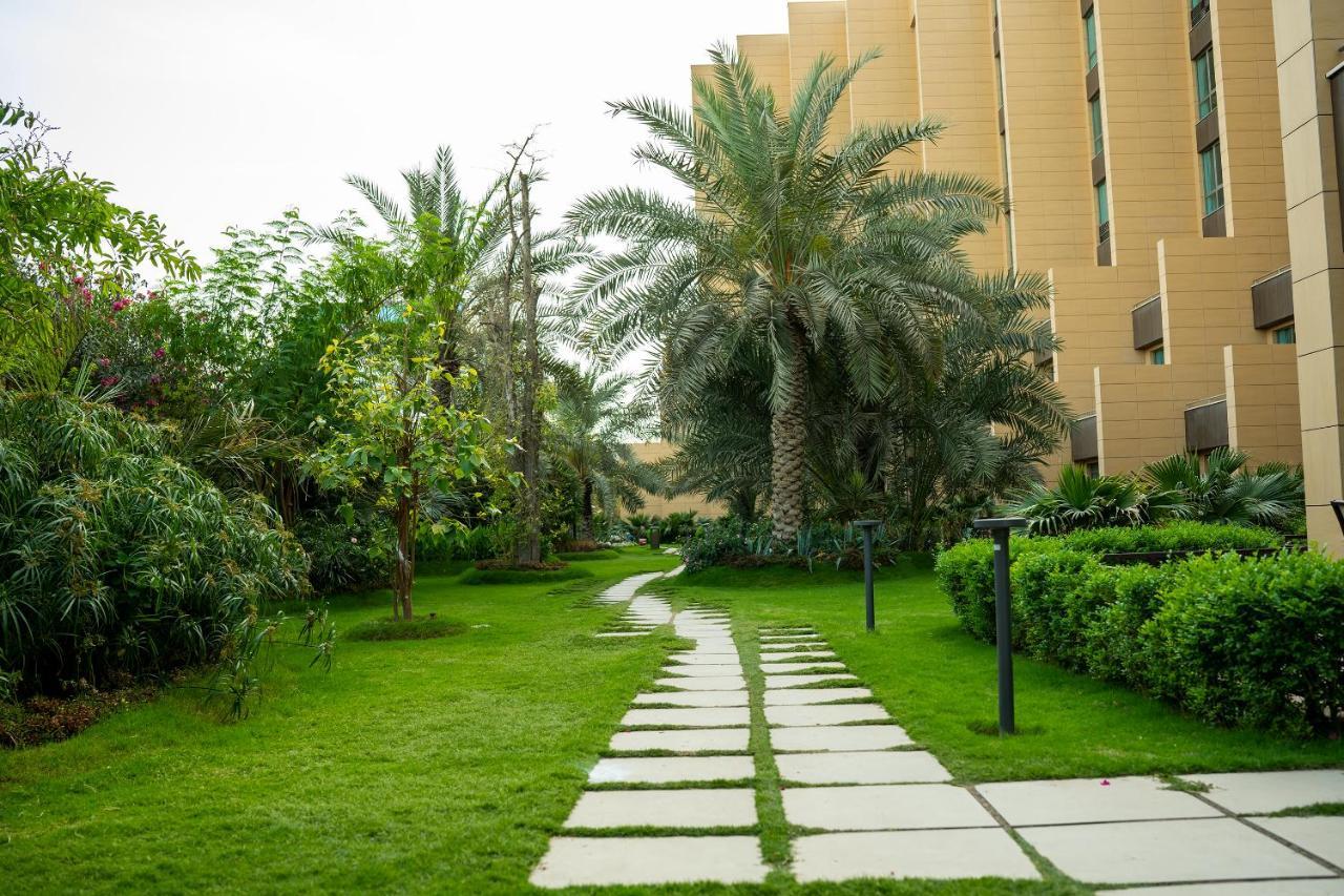 Grand Millennium Al Seef Basra Bagian luar foto